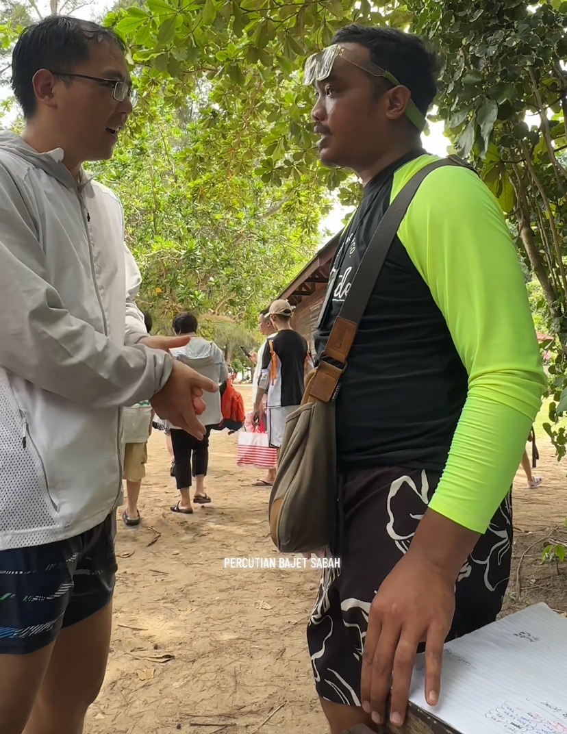 Sabahan tour guide wows netizens with fluent mandarin while interacting with chinese tourists