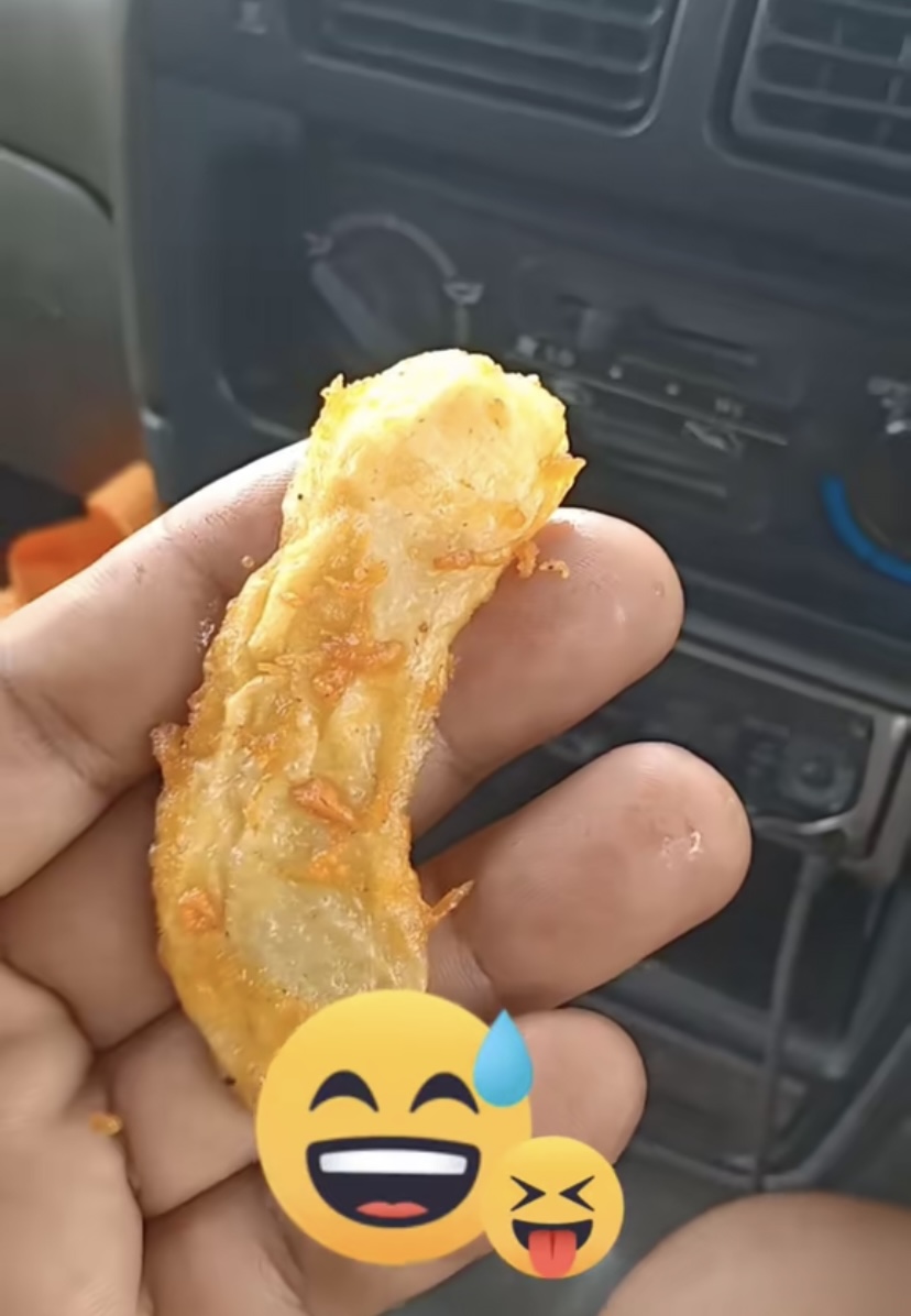Pisang goreng compared to a man's finger.