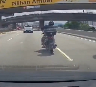 M'sian man angrily throws hammer at car after it allegedly cut into his lane