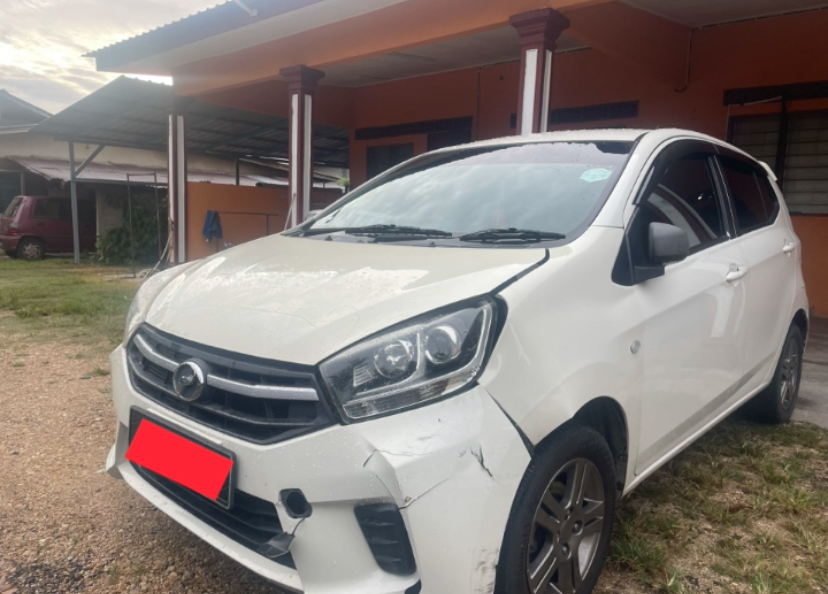 Perodua axia collides with viva after making a u-turn out of the blue