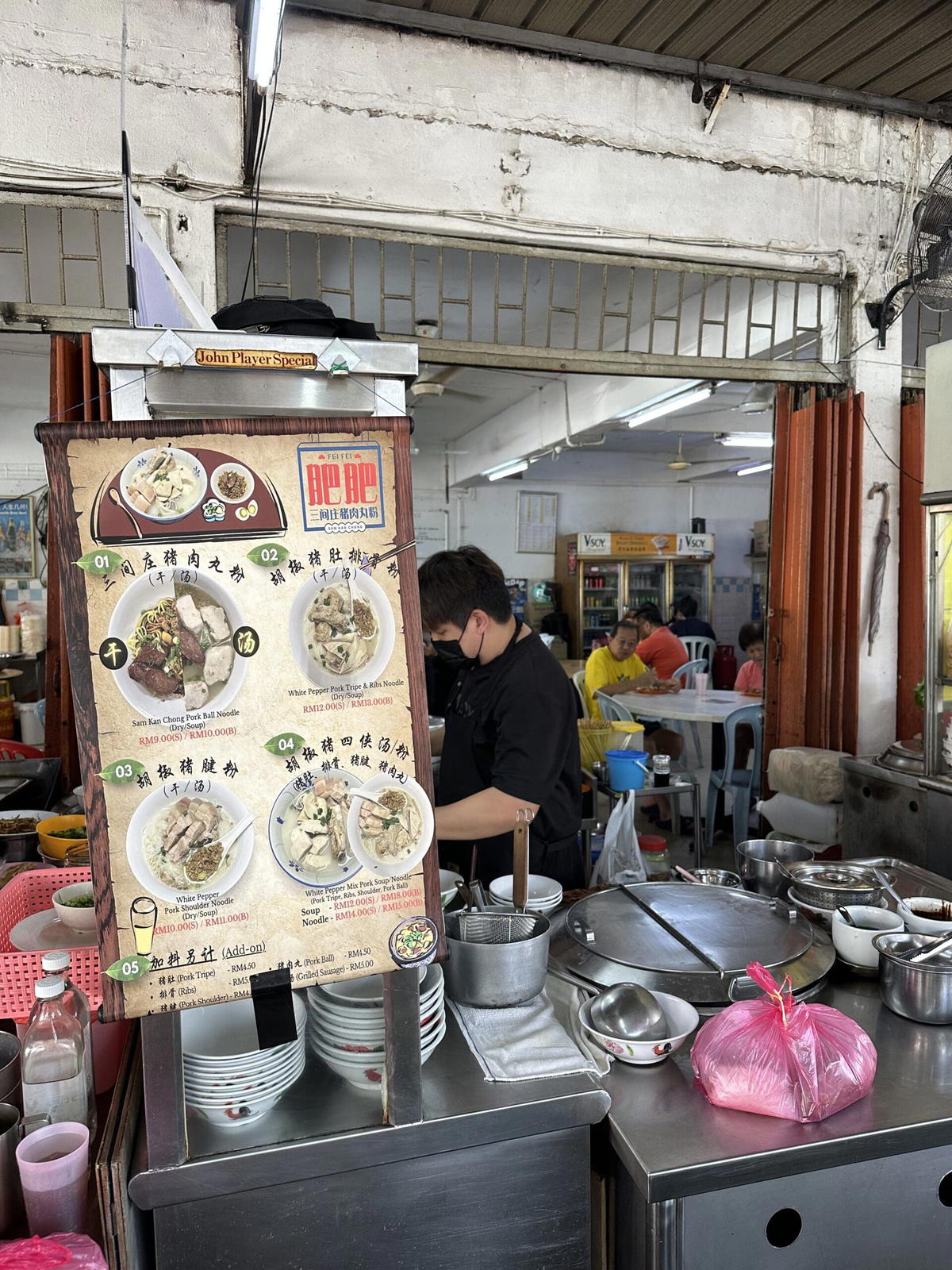 This humble 25yo m'sian serves traditional sam kan chong noodle in white pepper soup at section 17 | weirdkaya