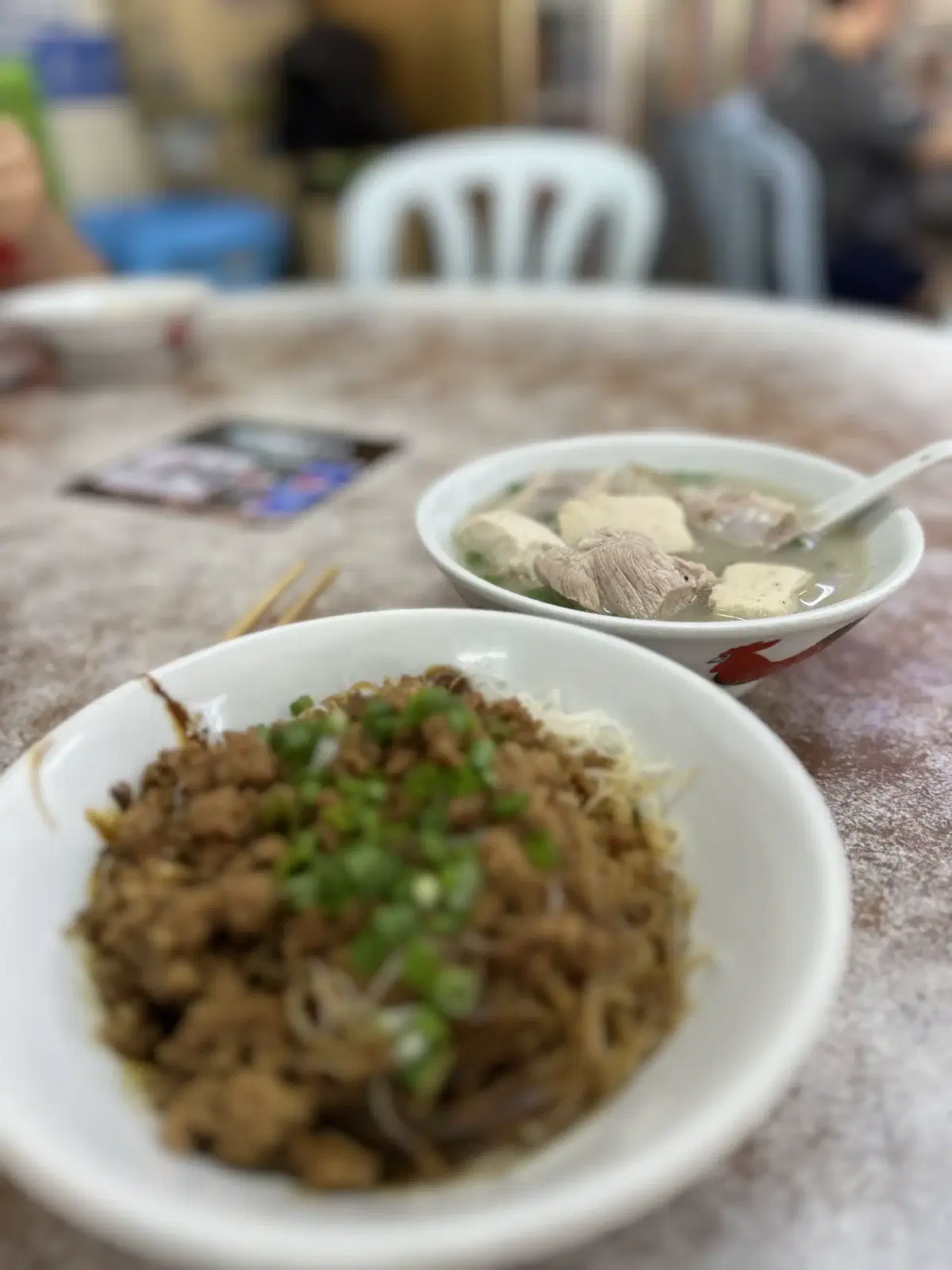 This humble 25yo m'sian serves traditional sam kan chong noodle in white pepper soup at section 17 | weirdkaya