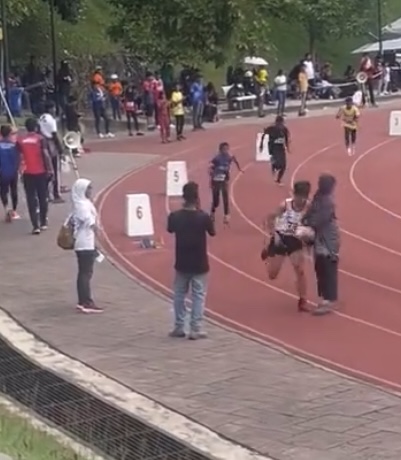 M’sian woman collides with runner after walking into the track mid-race