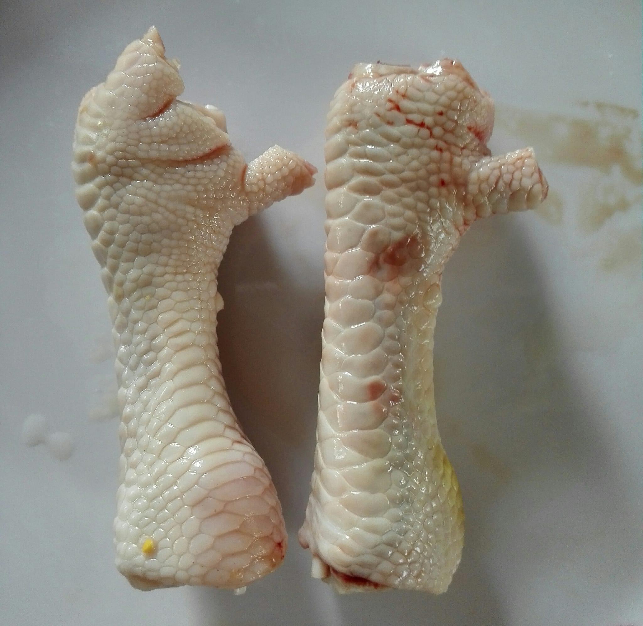 M'sian woman cancels plan to cook tomyam after seller cuts chicken feet incorrectly | weirdkaya