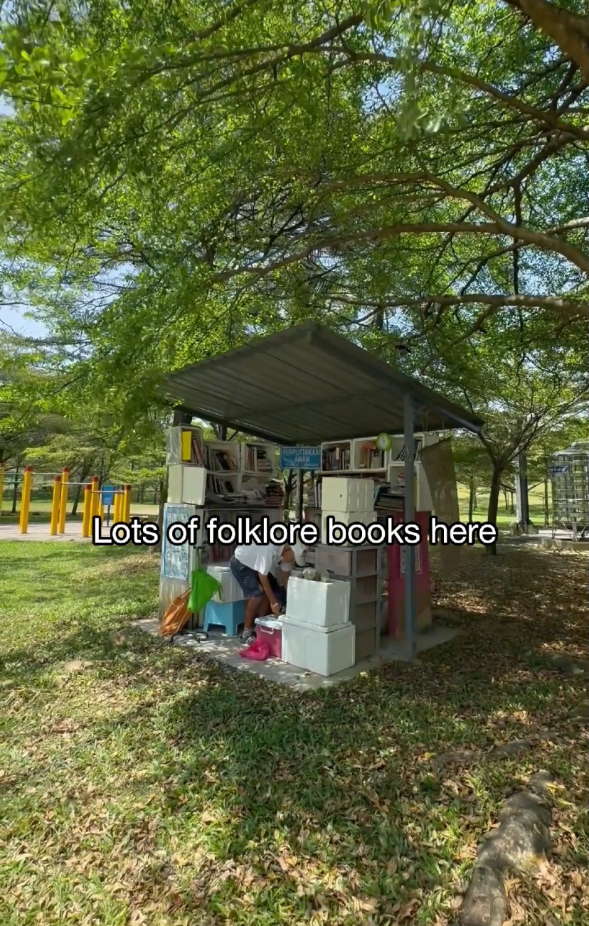 Uncle lee - mini library taman wawasan puchong