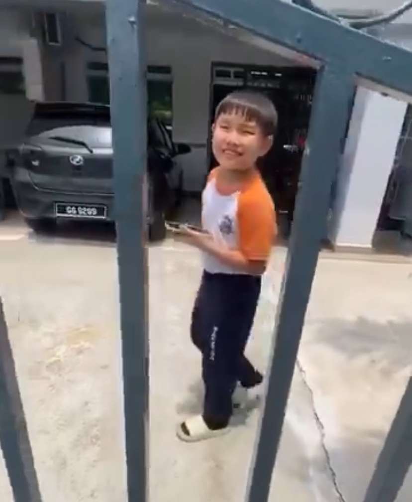 Grab rider handing in food to chinese kid