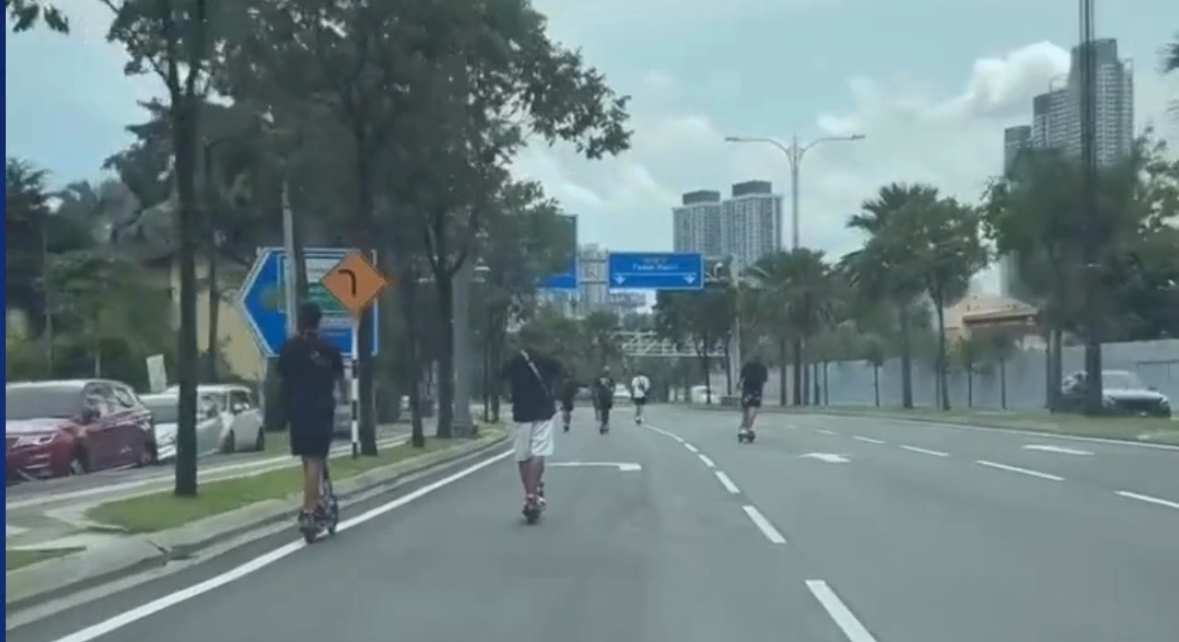 8 men recklessly ride e-scooters and occupy car lanes along kl road