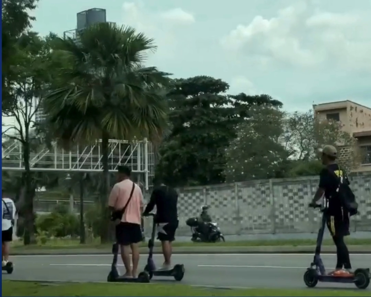 8 men recklessly ride e-scooters and occupy car lanes along kl road