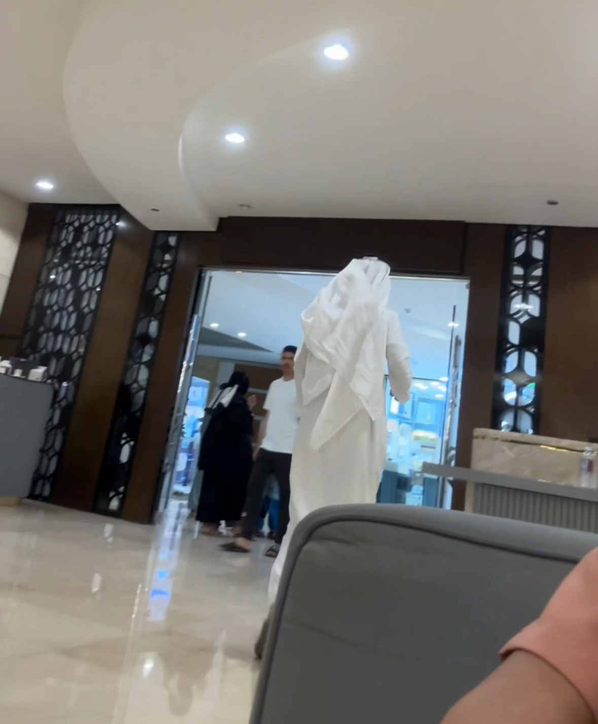 M'sian shares harrowing experience of how an arab man tried to follow him into his hotel room in mecca