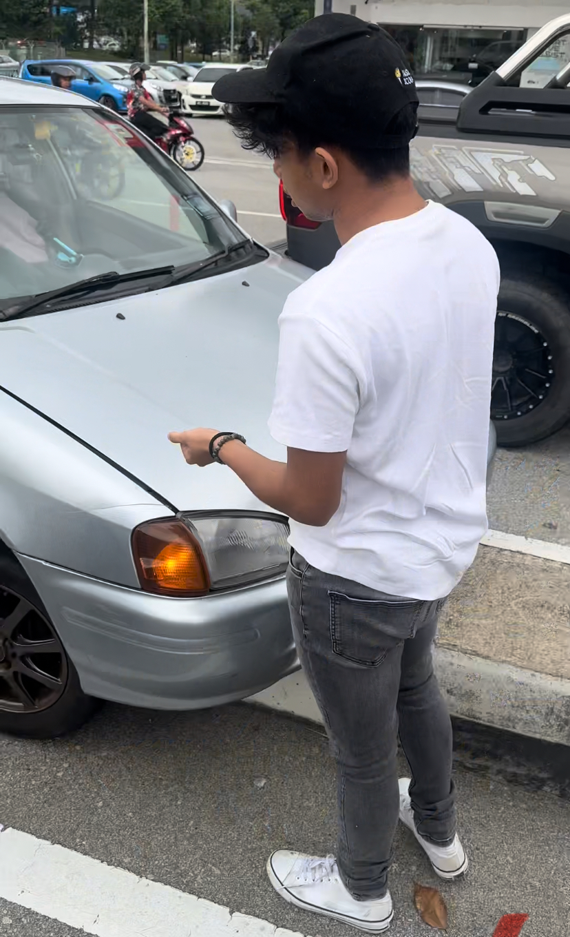 Malaysians help driver stuck on road divider