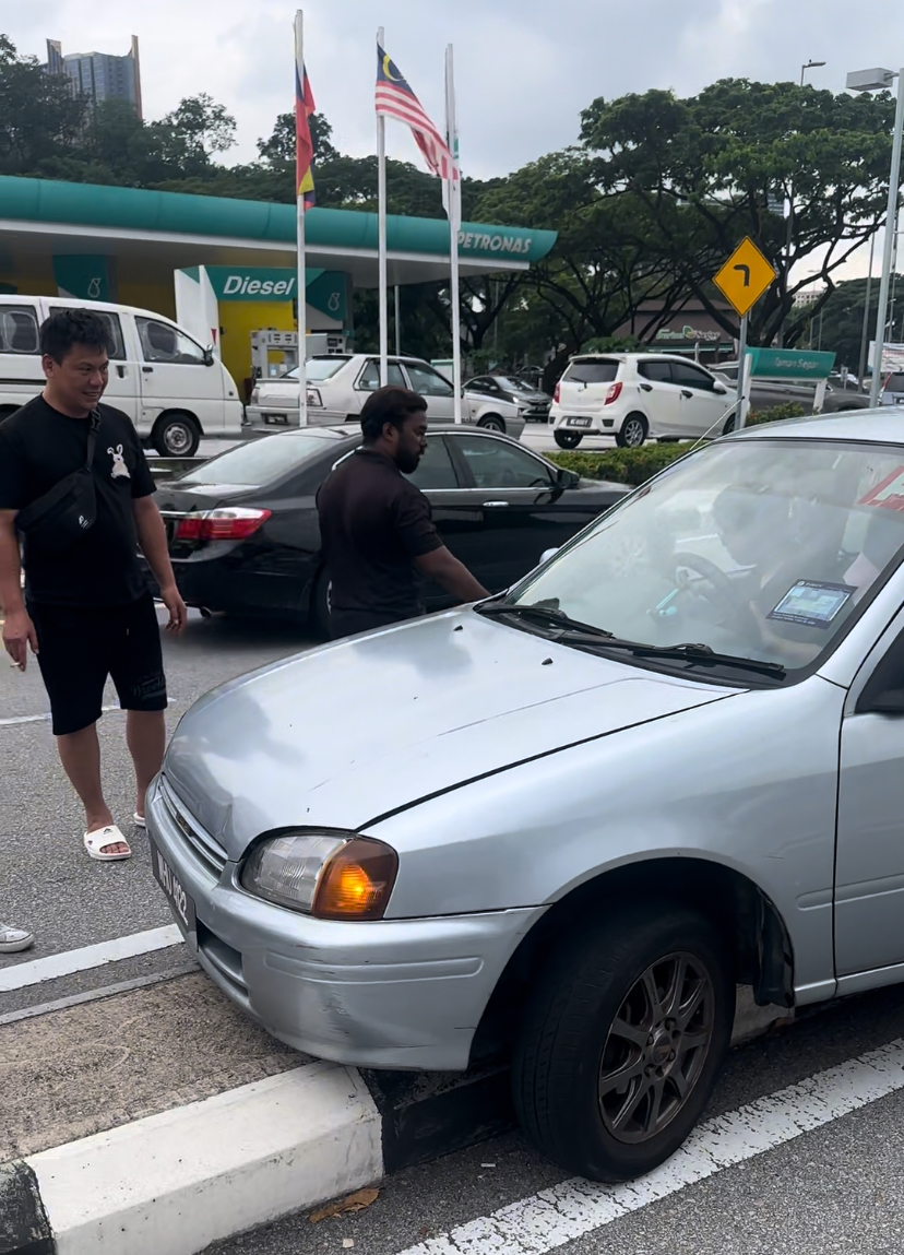 Malaysians help driver stuck on road divider