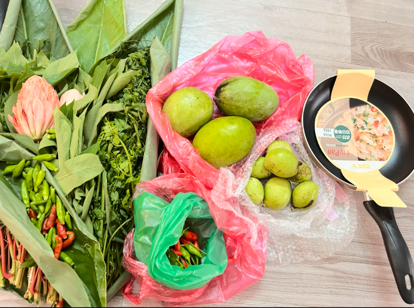 Veggie bouquet, mangoes and frying pan