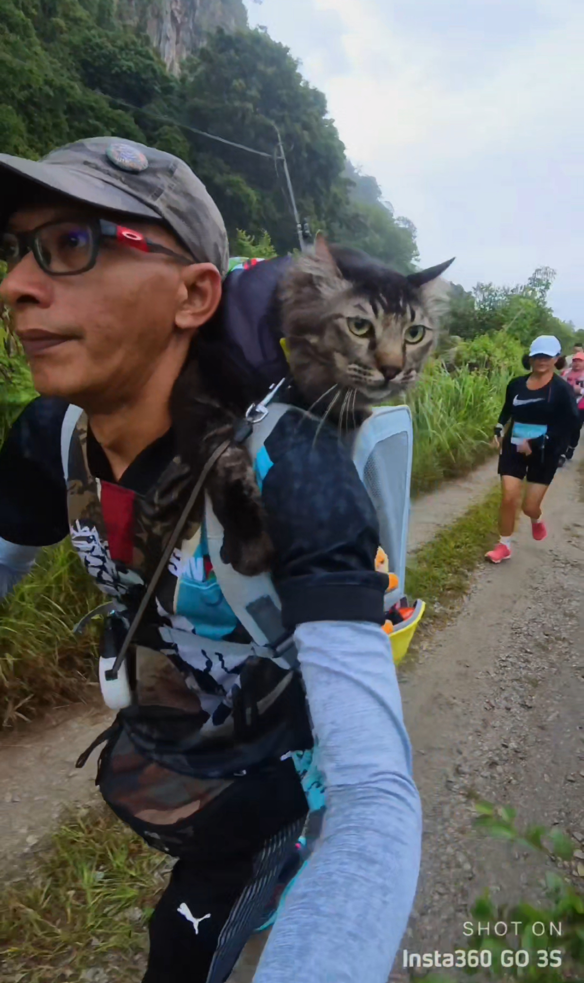 Forget running solo, m'sian man completes 10km trail race with his cat riding on his shoulder