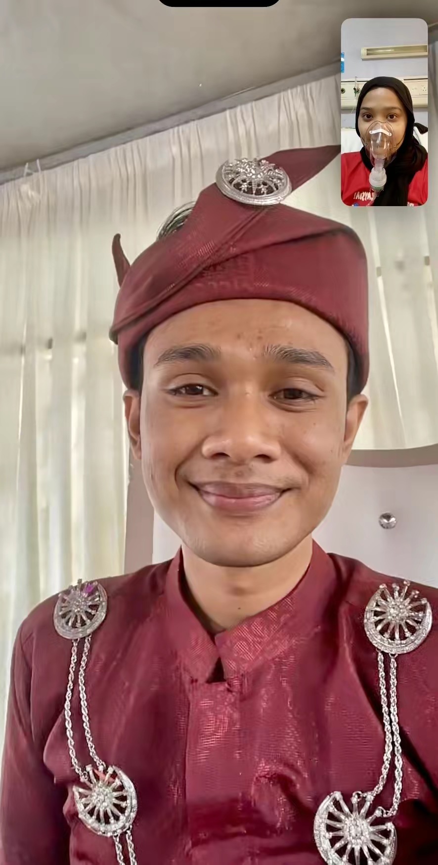 Malay man in a wedding ceremony video called her wife who got hospitalised