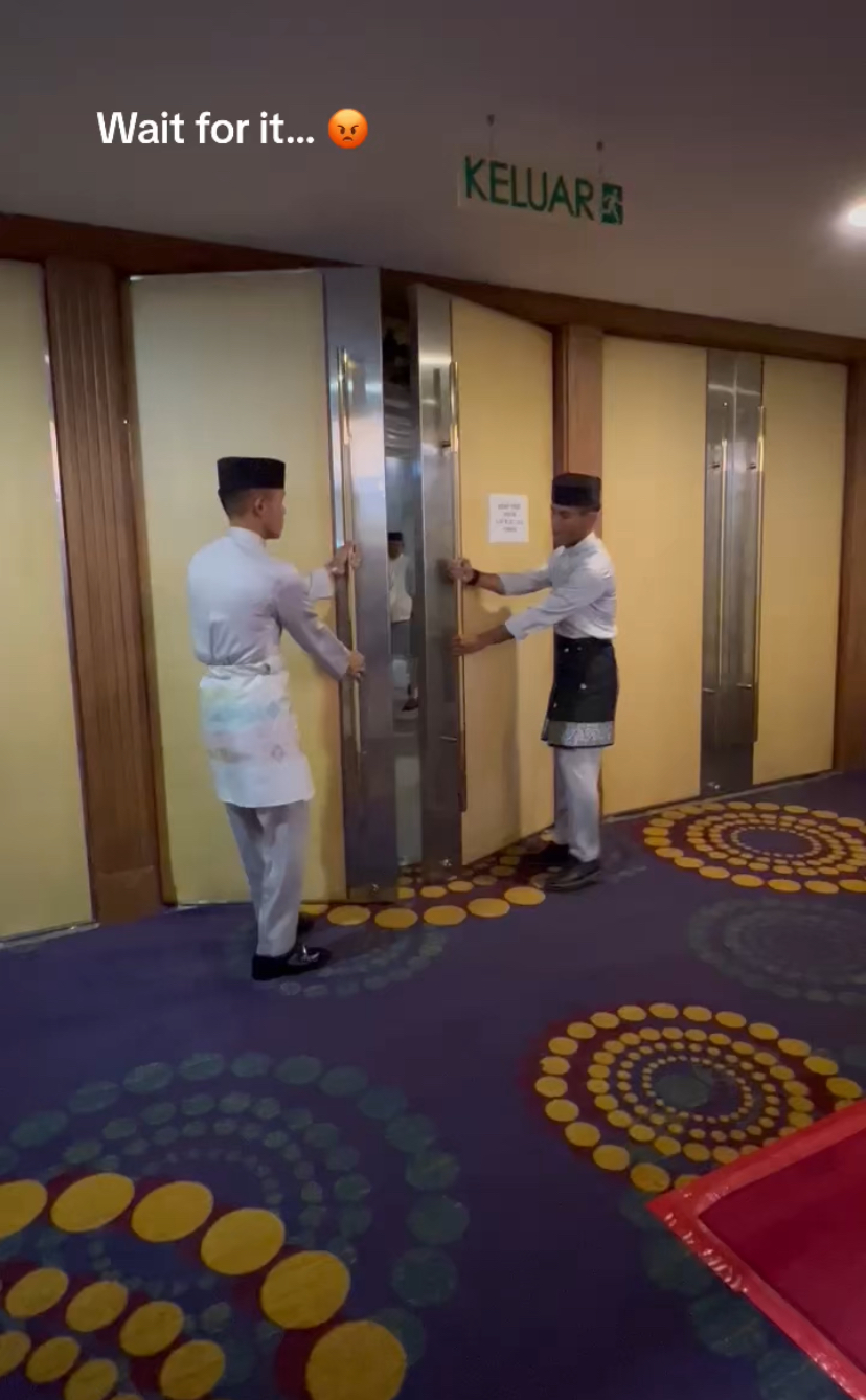 2 mans opening hall doors