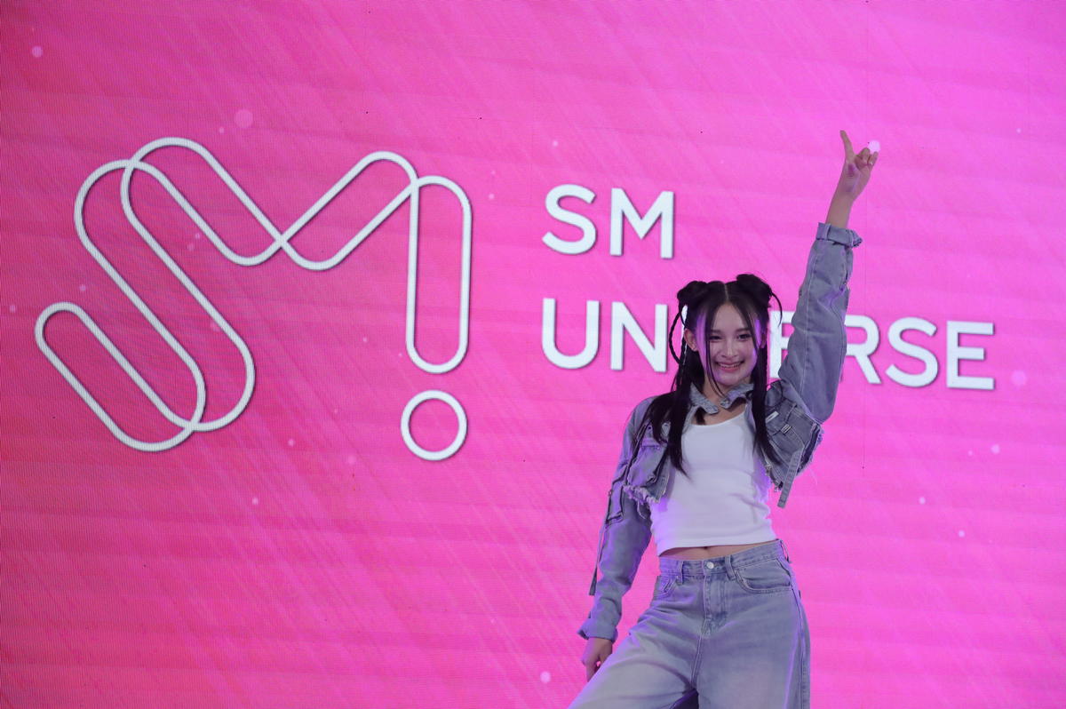 Kpop dancer