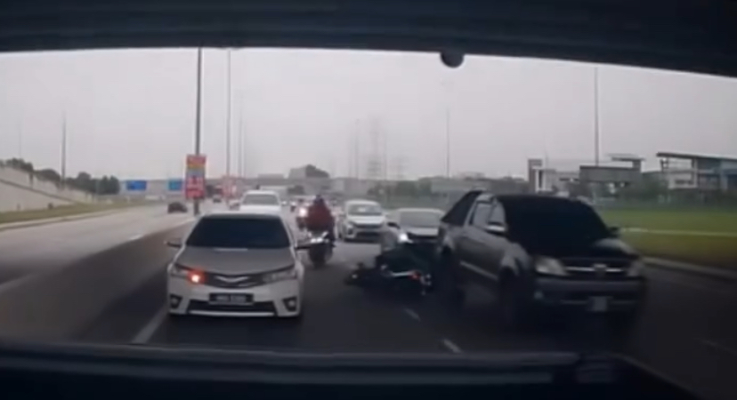 Motorcyclist kicked toyota and fell down