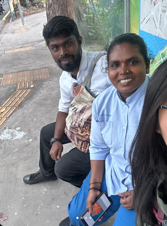 Taiwan tourist takes photo with indian couple who helped her in penang