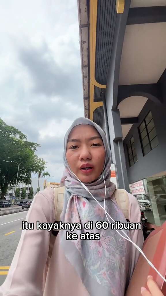 Indonesian student sharing the price of food in her home country