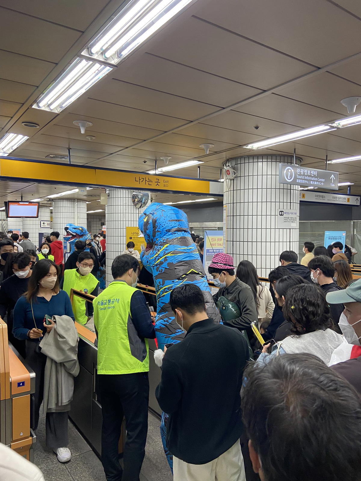 Itaewon halloween festival causes crowd surge, at least 149 killed and 78 injured | weirdkaya