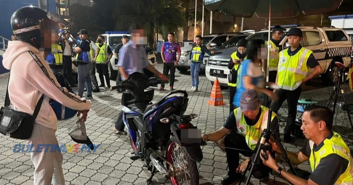 Johor traffic police checking vehicles during operation