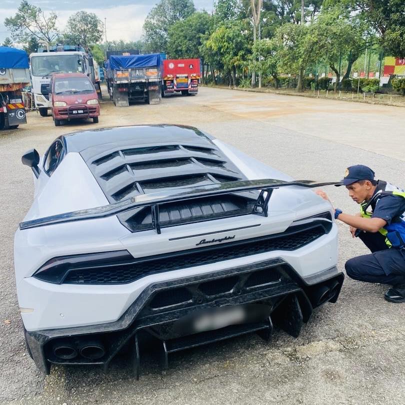 JPJ seizes Lamborghini (2)