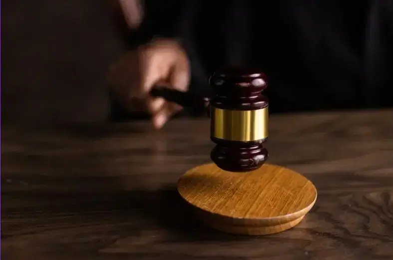 justice law court canva