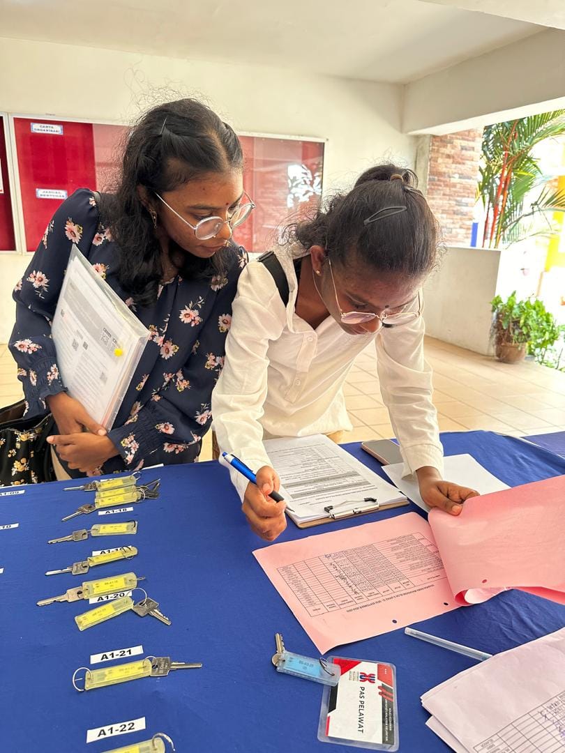 Kalaimagal and her sister at registration booth