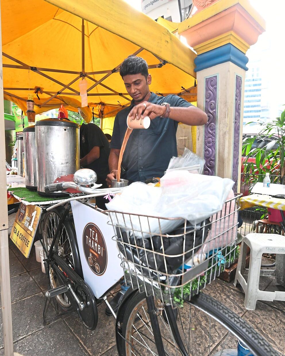 Kavi making masala tea