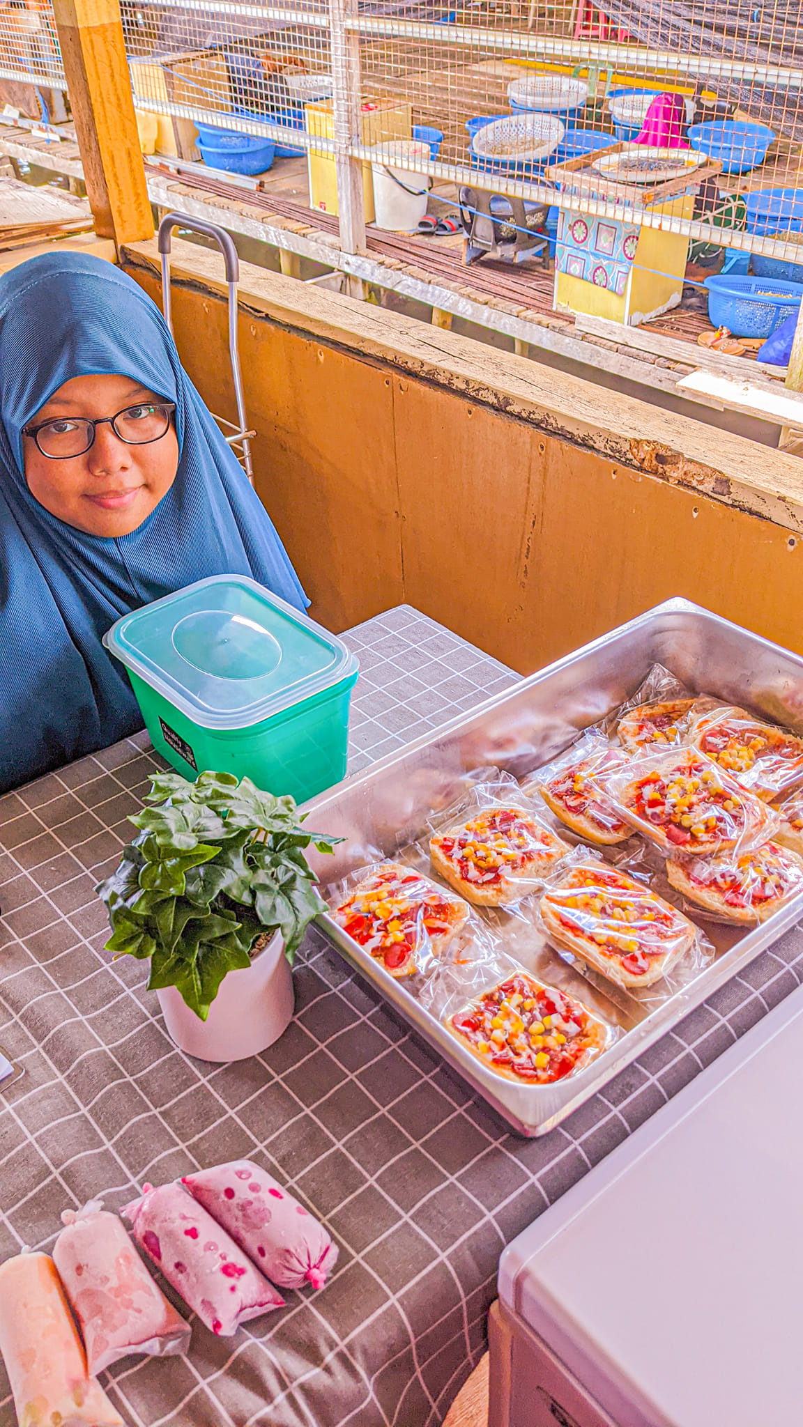 32yo m'sian woman opens 'rm1 shop' to help autistic sister in supporting herself  | weirdkaya