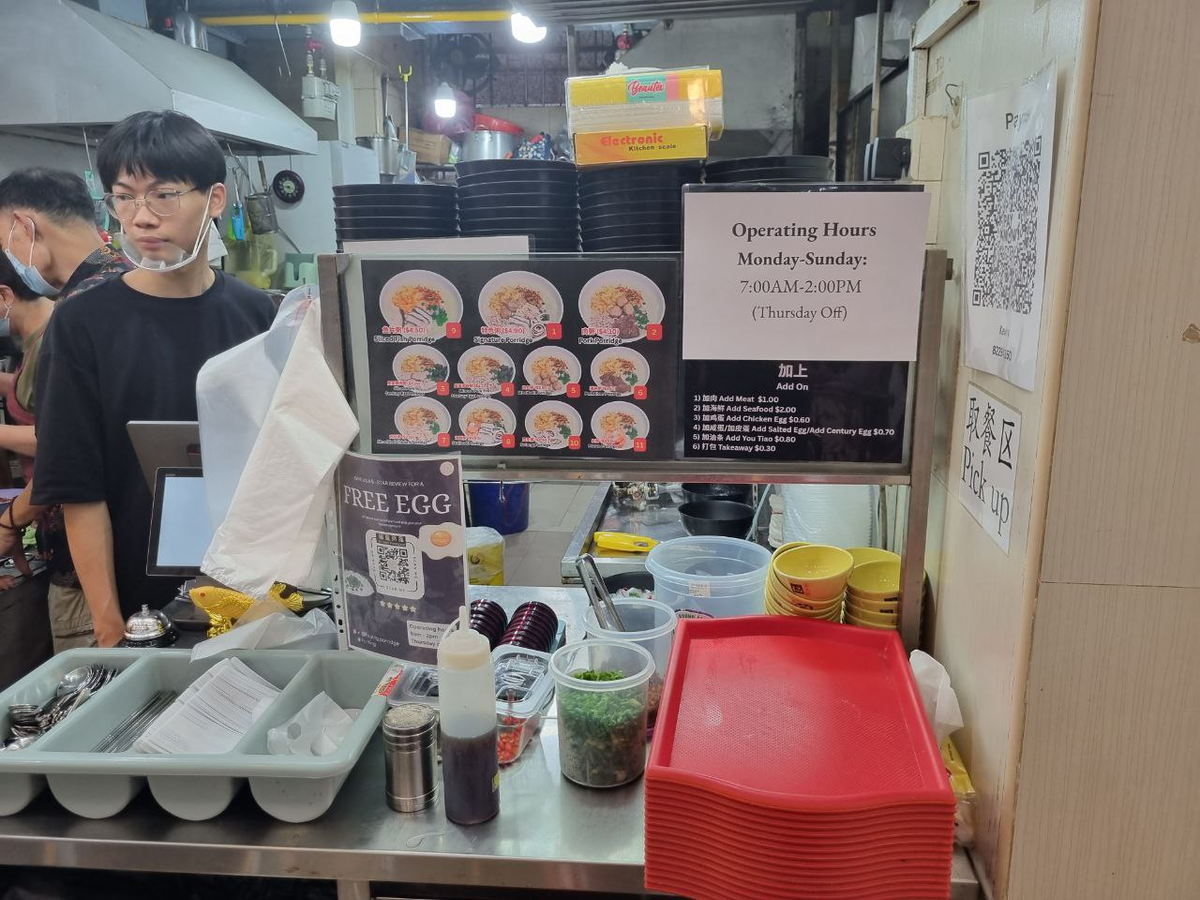 Kevin at his porridge stall (1)