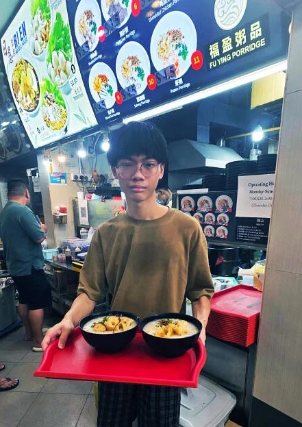 Kevin at his porridge stall (3)