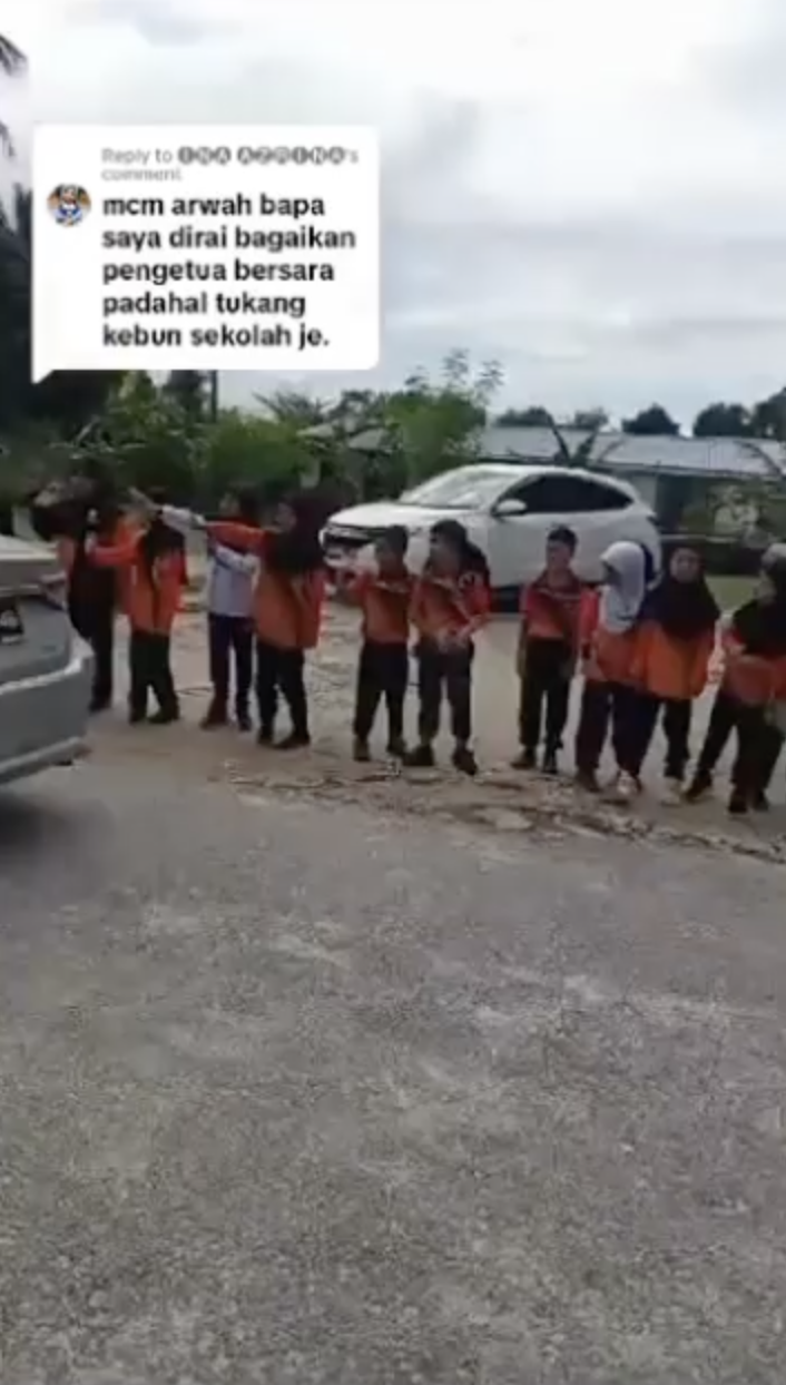 Kids farewell to makcik who worked as a cleaner for 14 years