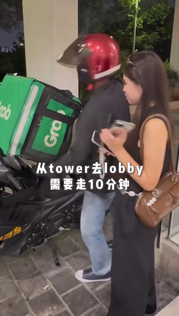 kind delivery rider helps msian asking
