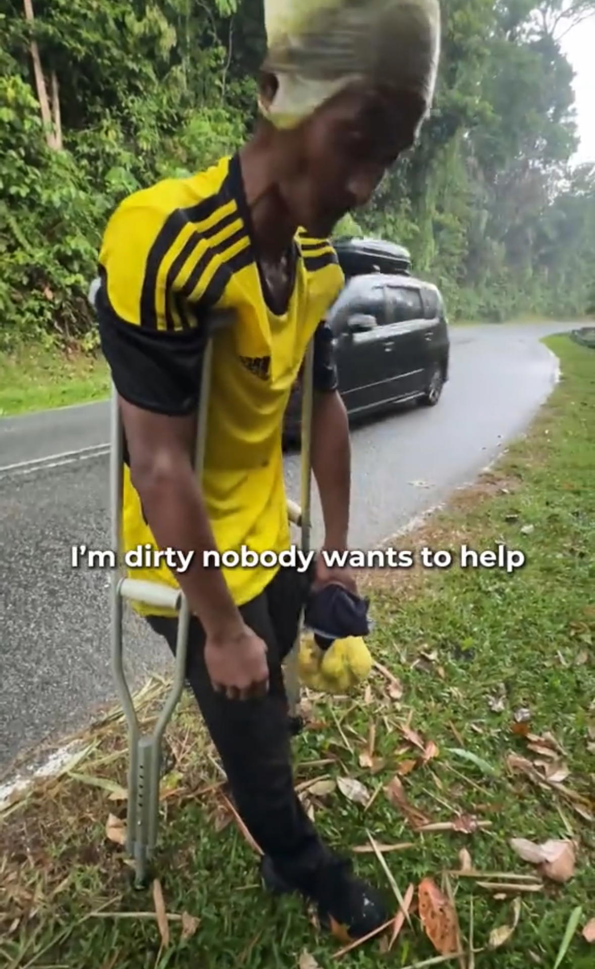 Kind M’sian Man Offers Ride To Hungry OKU In Rain, Only To Learn He Has No Food, Electricity, Or Family Left