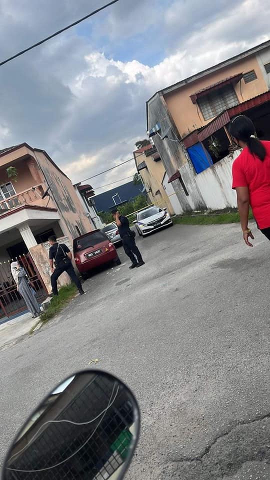 4 robbers break into house & hurt owner with parang at klang, police on the hunt  | weirdkaya