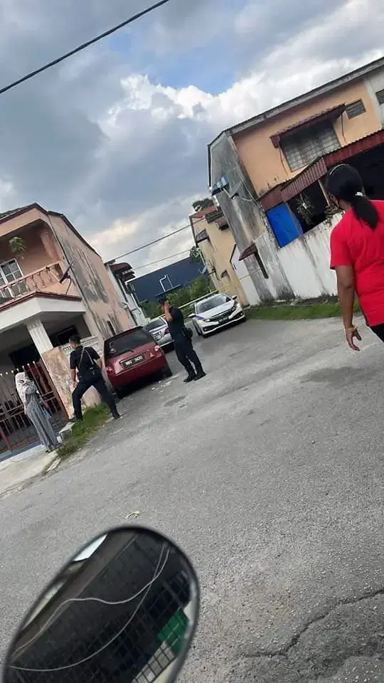 4 robbers break into house & hurt owner with parang at klang, police on the hunt  | weirdkaya