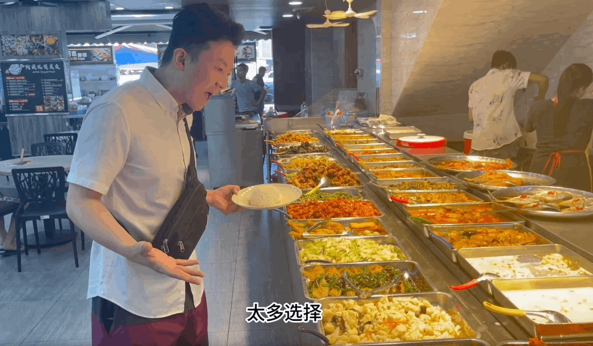 Korean man eats m'sian economy rice for first time, takes a small portion for each dish 1