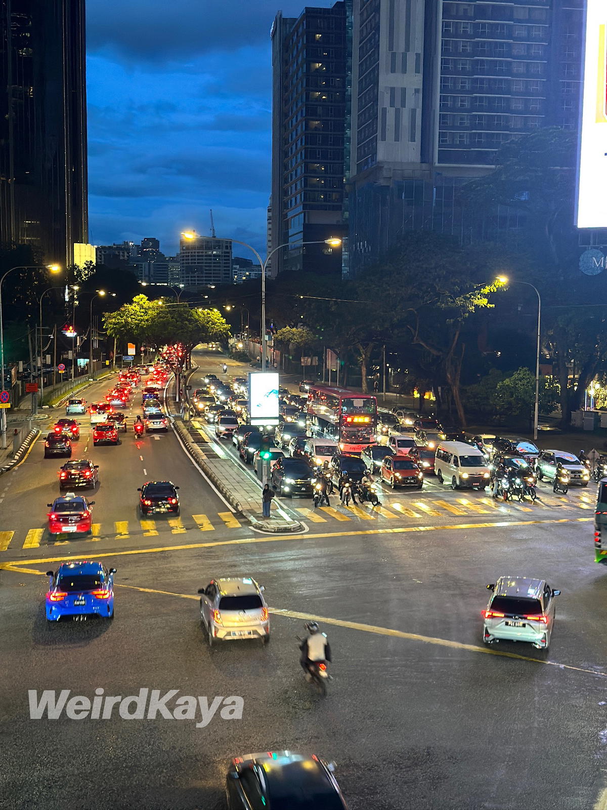 Kuala Lumpur _ Night _ Traffic _ Malaysia (1)