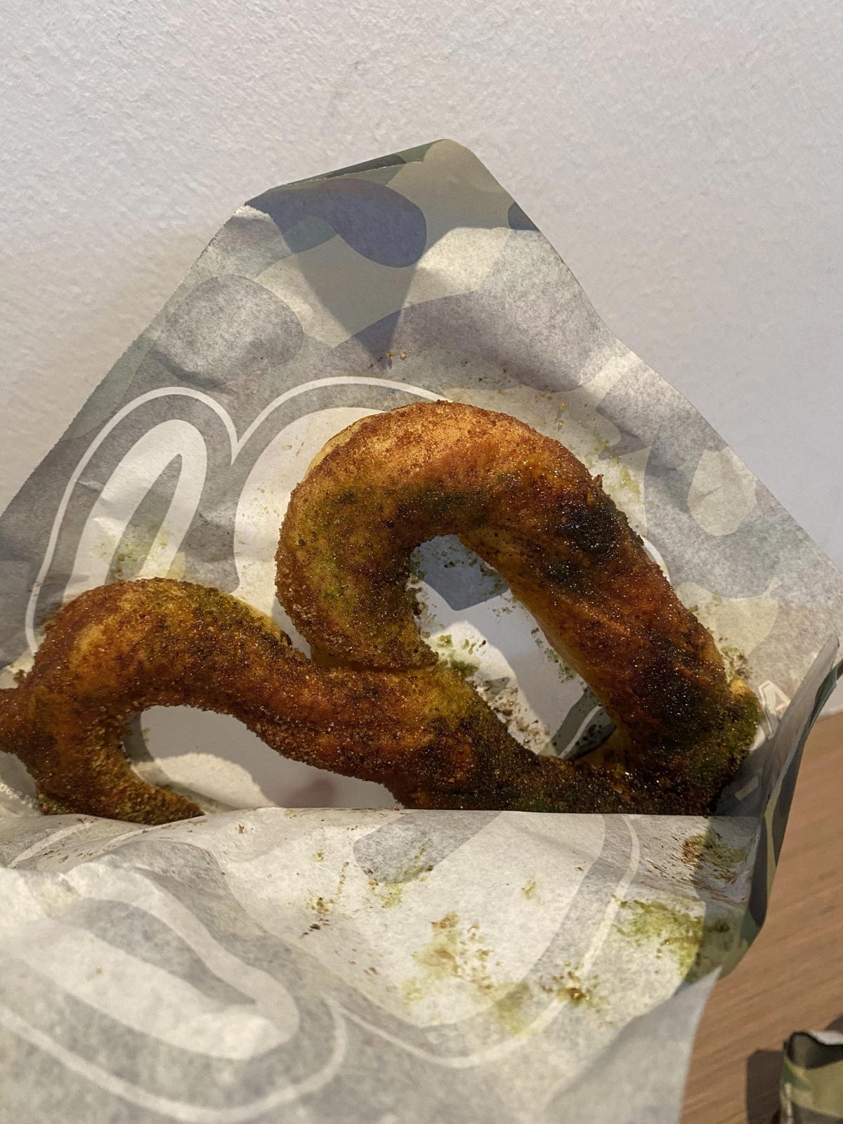 We tasted and ranked auntie anne's new camouflage pretzels where it has 3 flavours all rolled into one! | weirdkaya