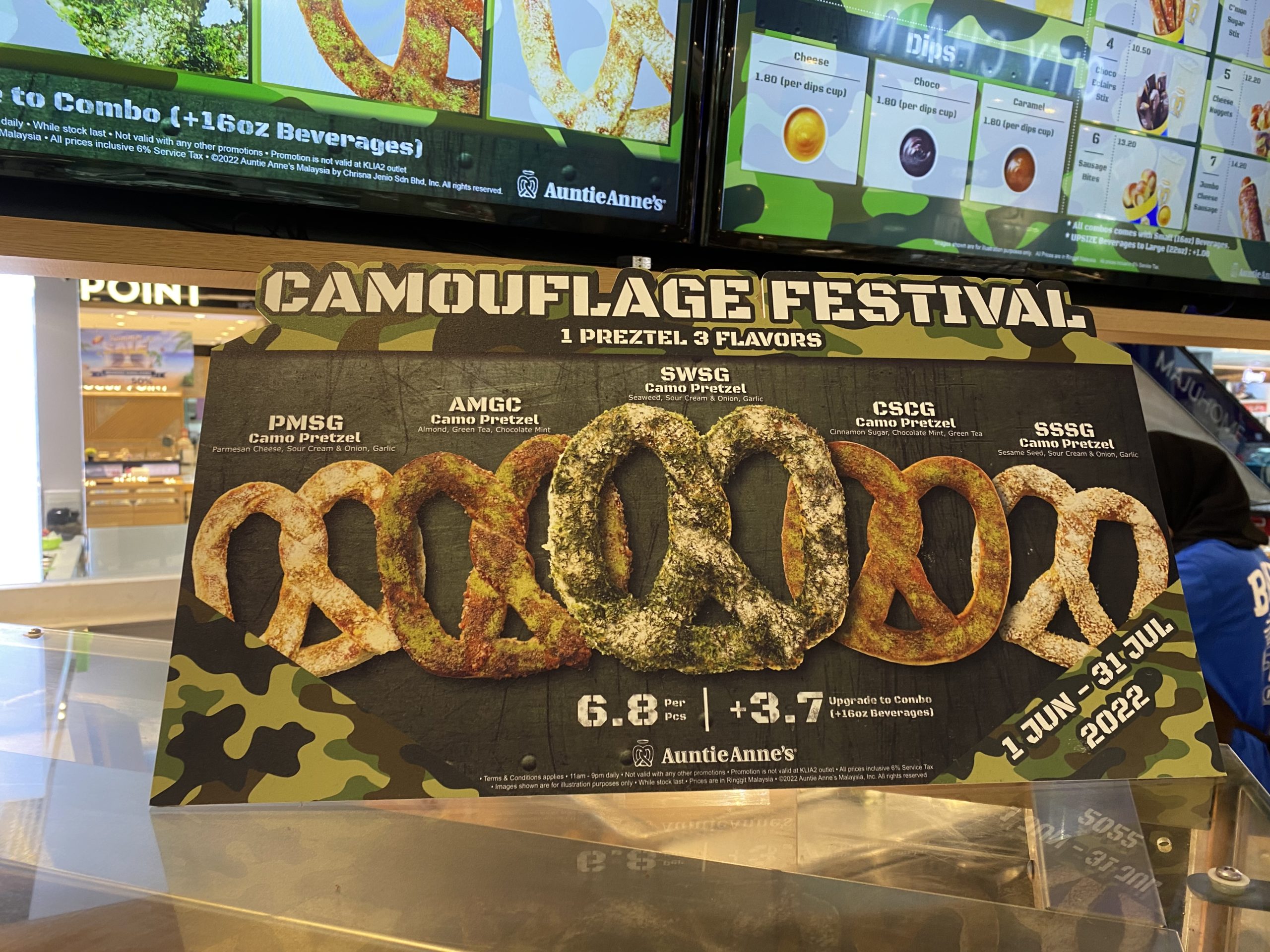 We tasted and ranked auntie anne's new camouflage pretzels where it has 3 flavours all rolled into one!