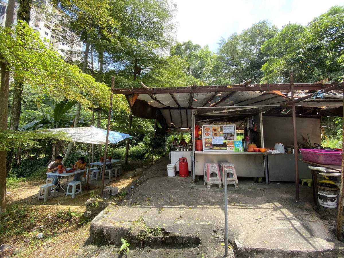 This hidden tree-shaded noodle stall at taman desa serves tasty prawn mee soup at rm7 | weirdkaya