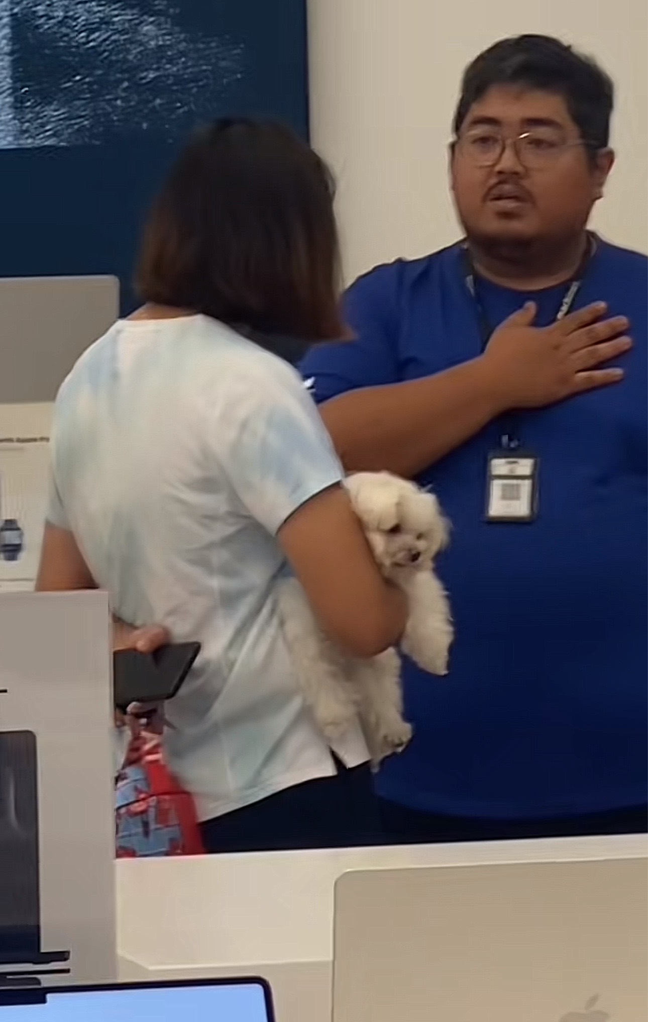 Woman causes chaos in machines store after bringing her dog in