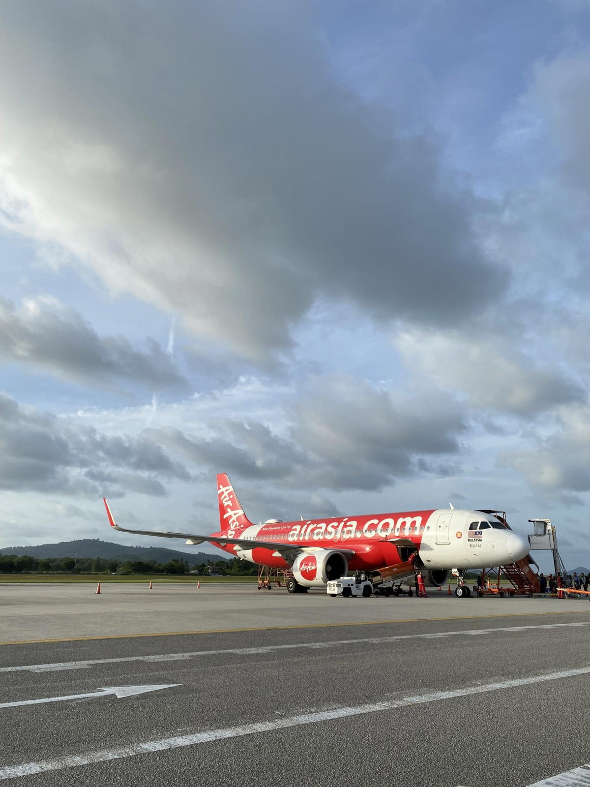 Airasia offers 50% fare discount for those affected by myairline suspension | weirdkaya