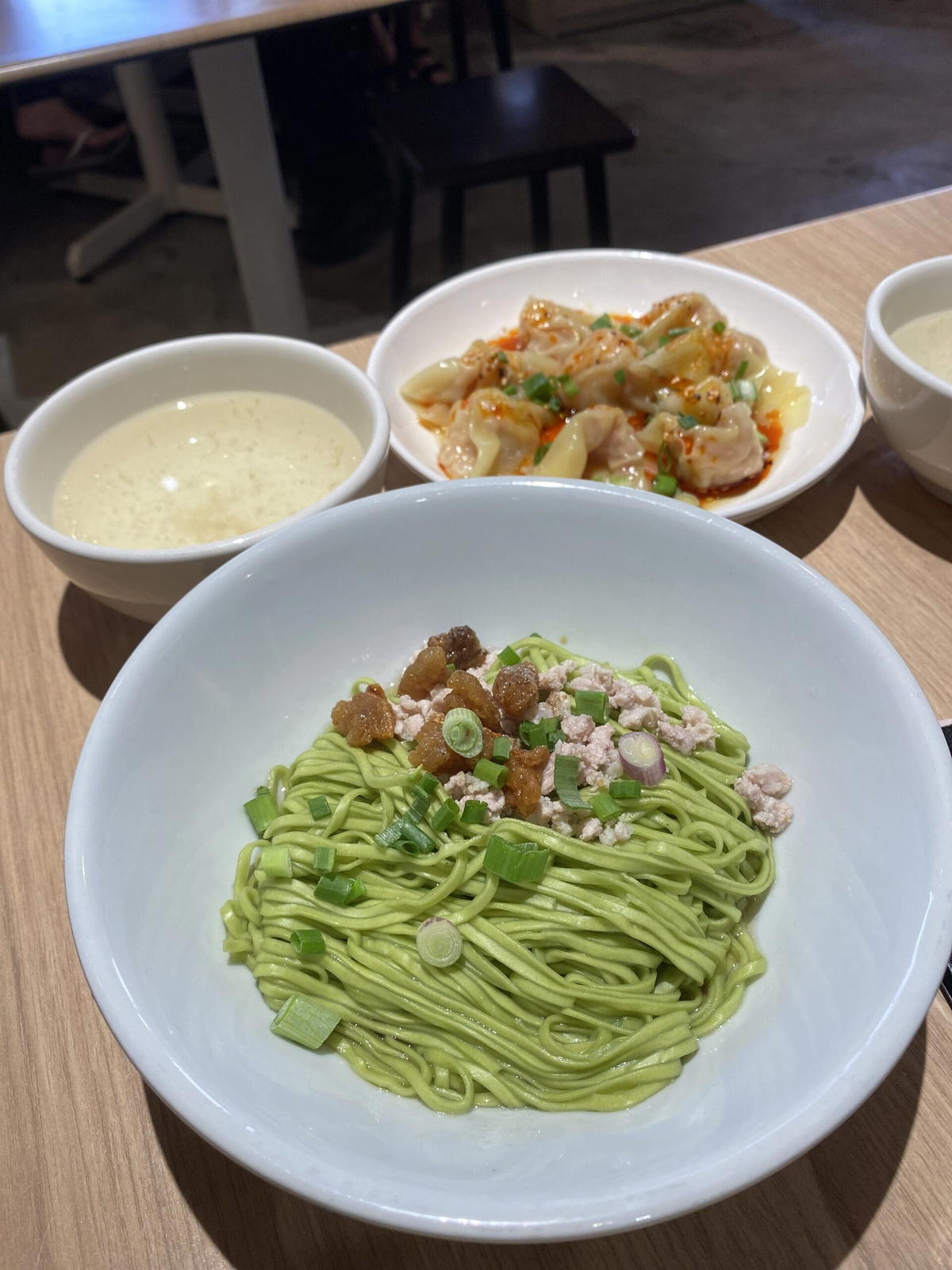 This ampang noodles house serves pork lard hakka noodles at rm6. 50, their chilli oil is what keeps me coming back | weirdkaya