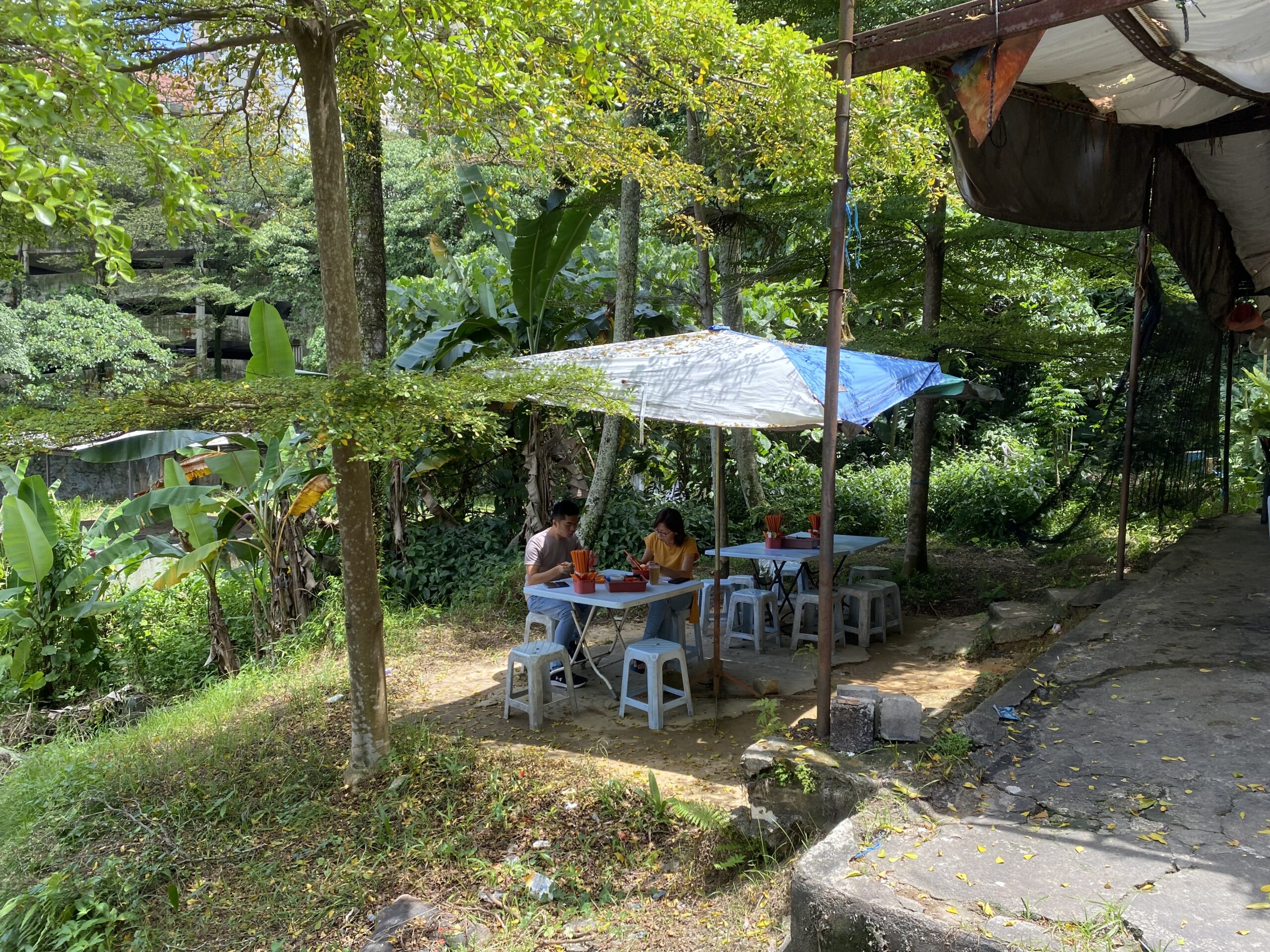 This hidden tree-shaded noodle stall at taman desa serves tasty prawn mee soup at rm7 | weirdkaya