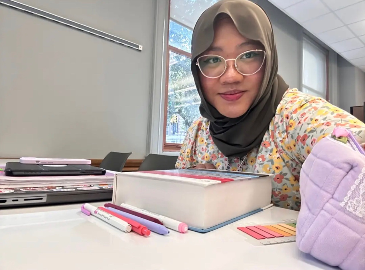 M'sian girl who was bullied for being the child of burger sellers secures a spot at columbia university in the us