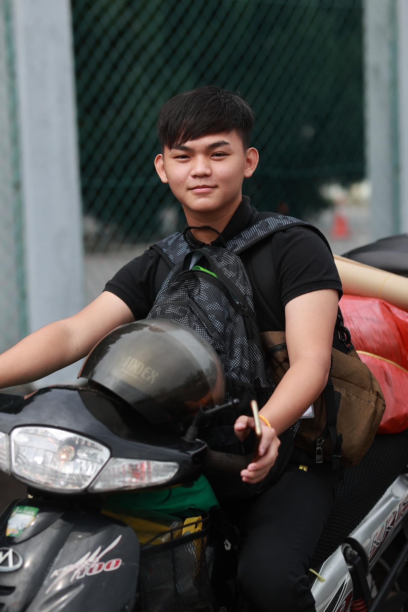 Johorean rides his motorbike alone from putrajaya to kl to enroll himself into um