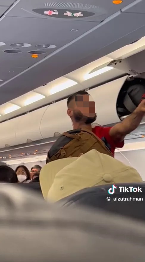 Mma fighter threatens passengers