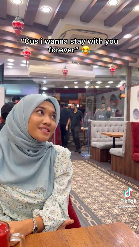 M'sian tiktoker uses 'pretty privileges' to get free food, criticized by netizens
